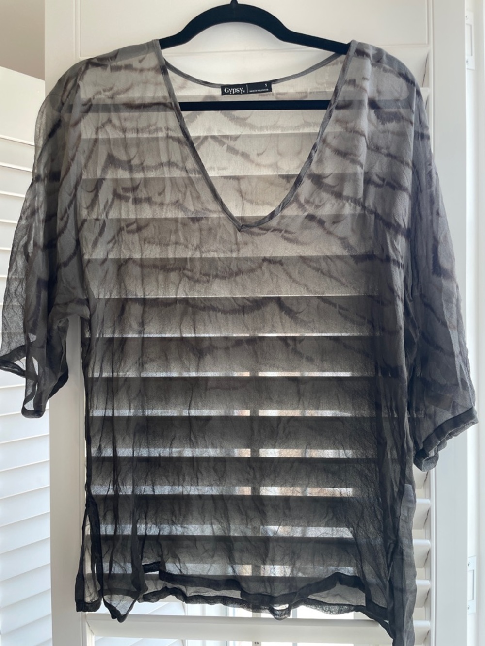Gypsy Sheer V-Neck Short Sleeve Blouse in Gray